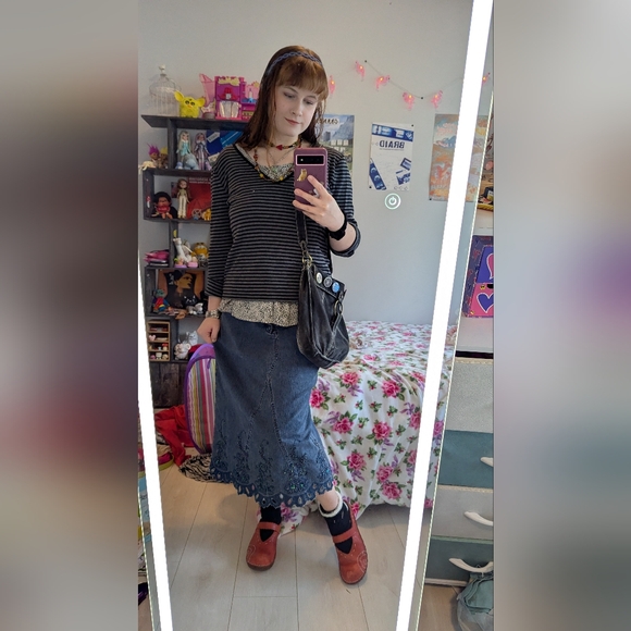 Meet The Seller, Elizabeth Mary - Picture 3 of 3